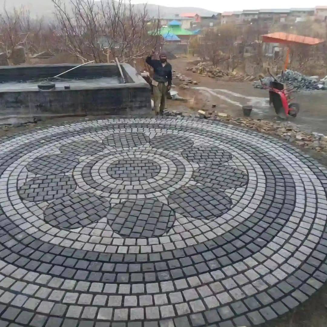 سنگ لاشه دماوند:؛ اجرای محوطه سازی سنگی 