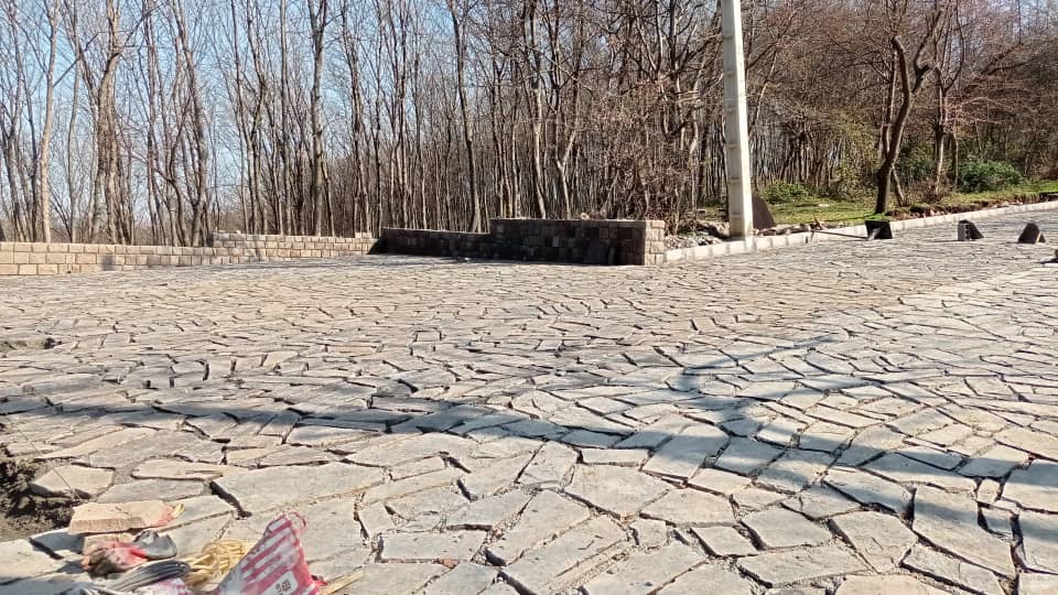 اجرای محوطه با سنگ لاشه 