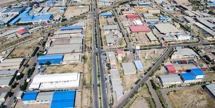 سقوط ۵ دکل برقی در شهرک صنعتی شمس آباد/ روزانه ۸ فیدر برق قطع می‌شود