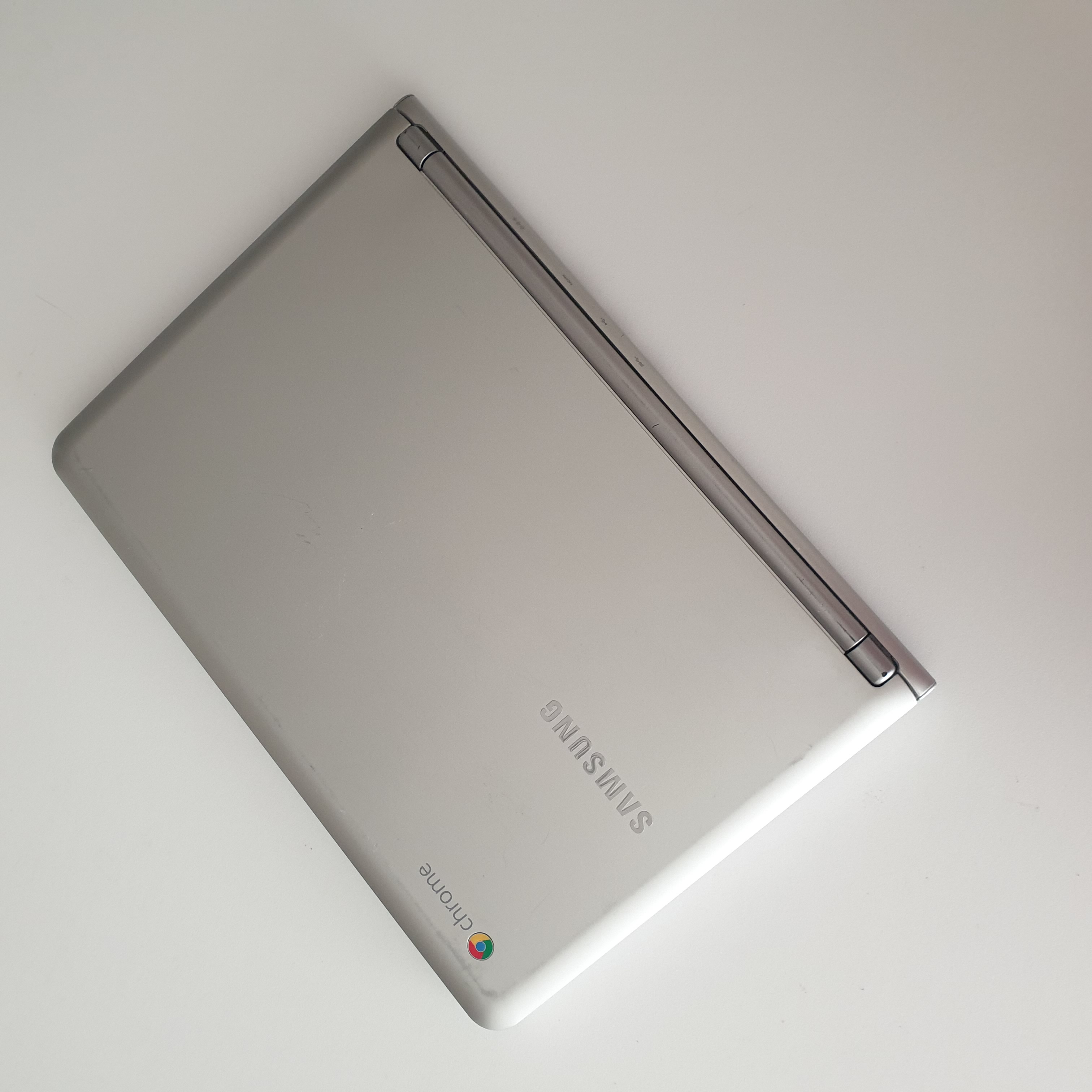 chromrbook sumsung کروم بوک سامسونگ نقره ای