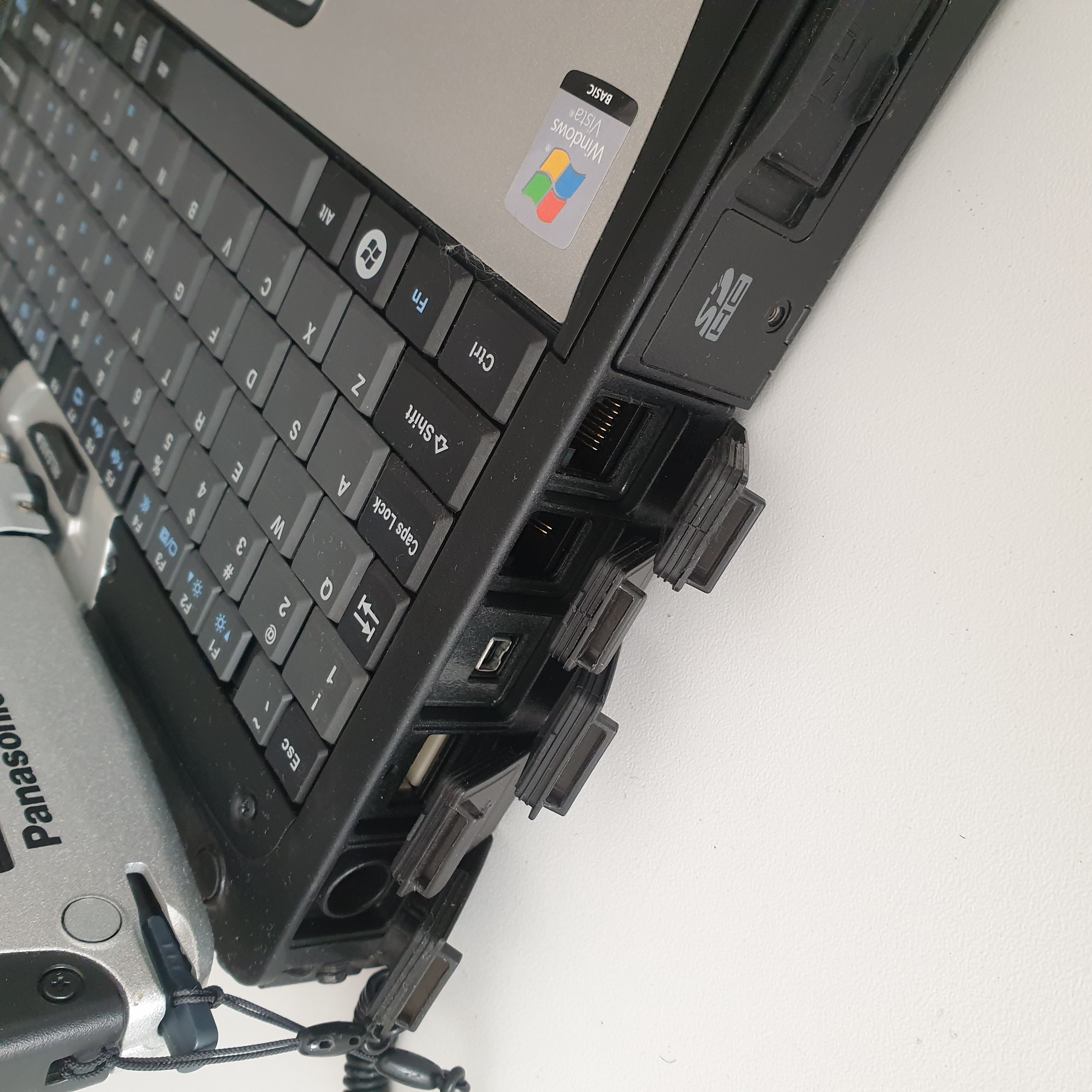 LAPTOP لپ تاپ پاناسونیک نظامی ضد ضربه ضد اب