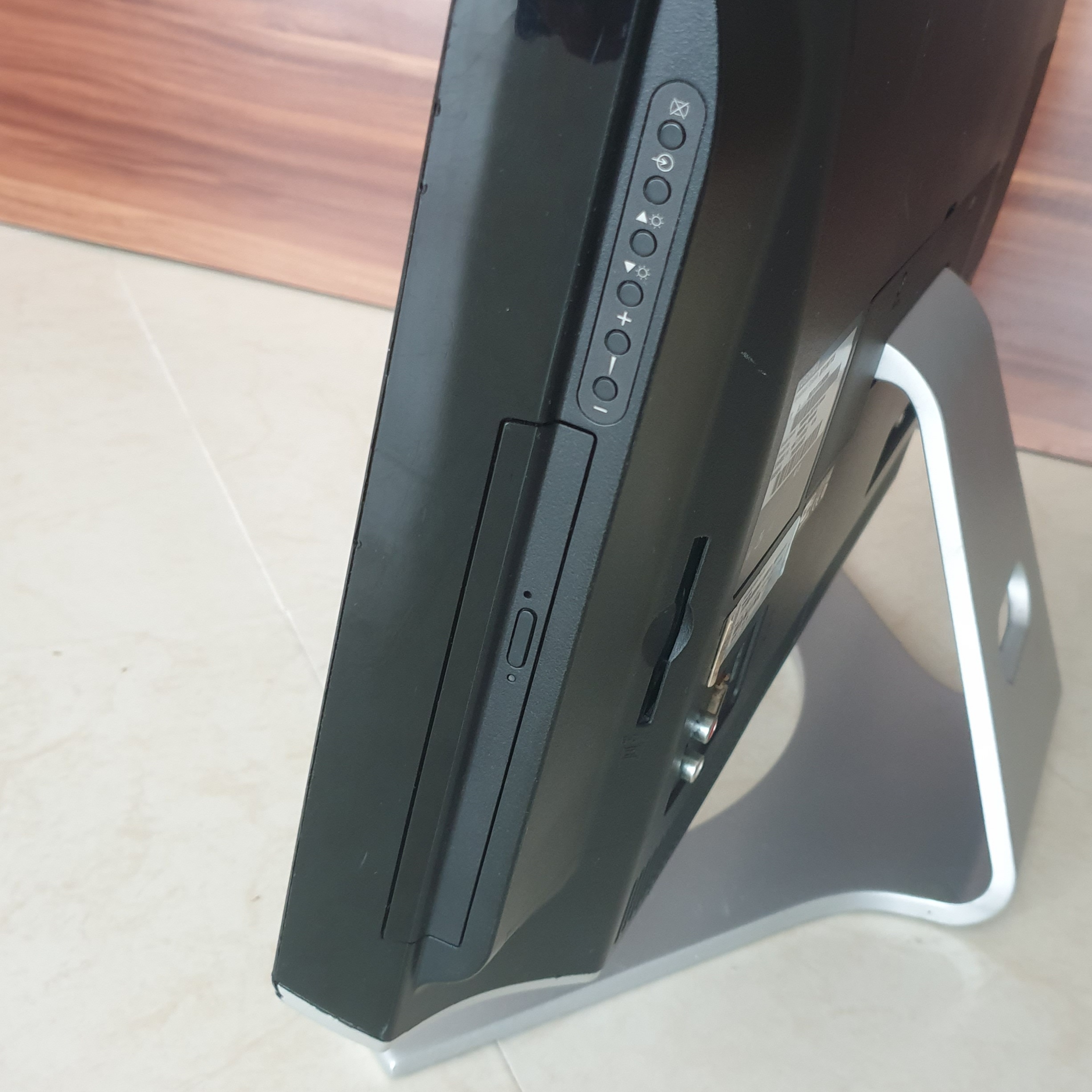 «Toshiba Dynabook Qosmio D711»