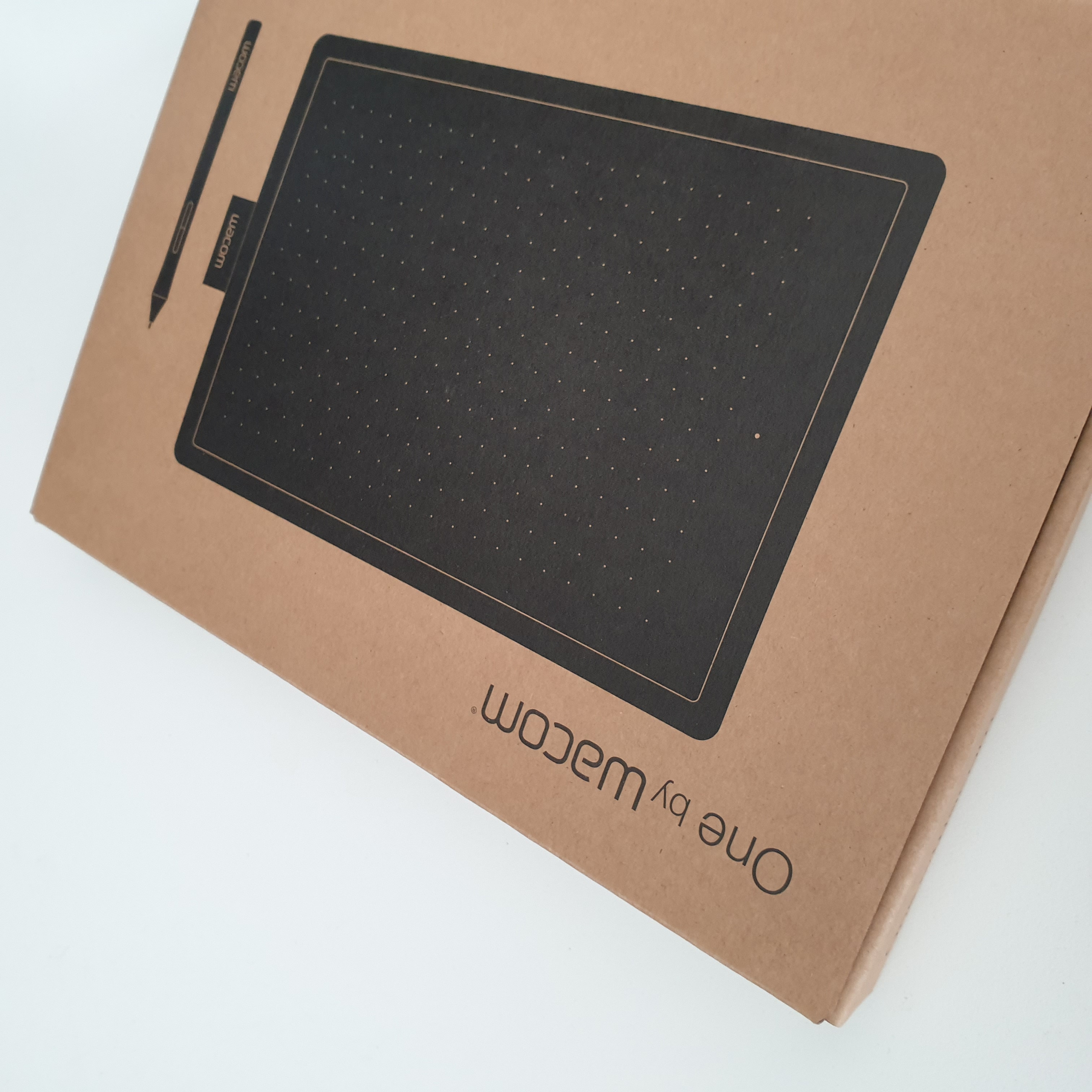 قلم نوری وکام مدیوم، مناسب برای طراحیهای حرفهای ساخت ژاپن و در حد نو «by One Wacom, Medium CTL-672»