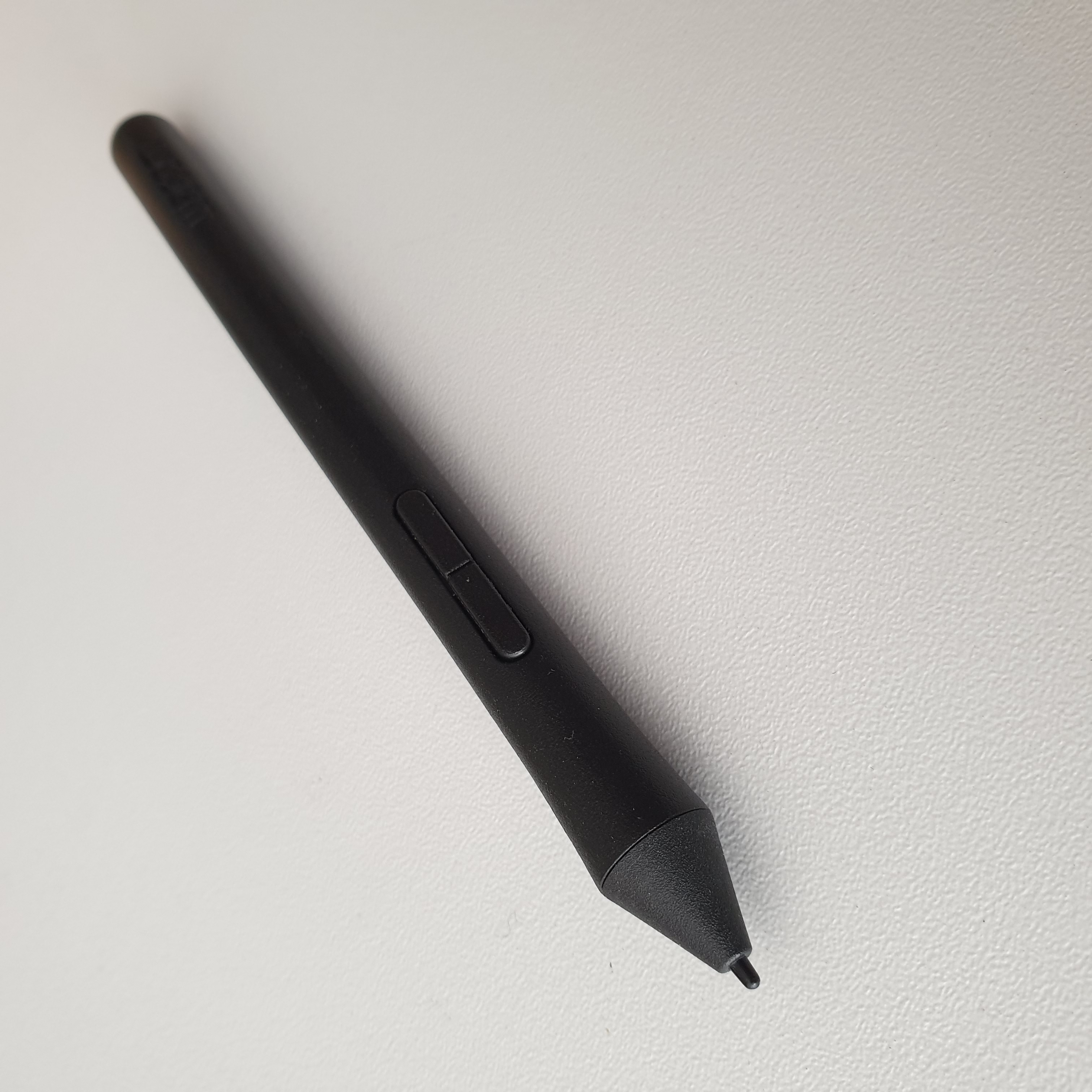 قلم نوری وکام مدیوم، مناسب برای طراحیهای حرفهای ساخت ژاپن و در حد نو «by One Wacom, Medium CTL-672»