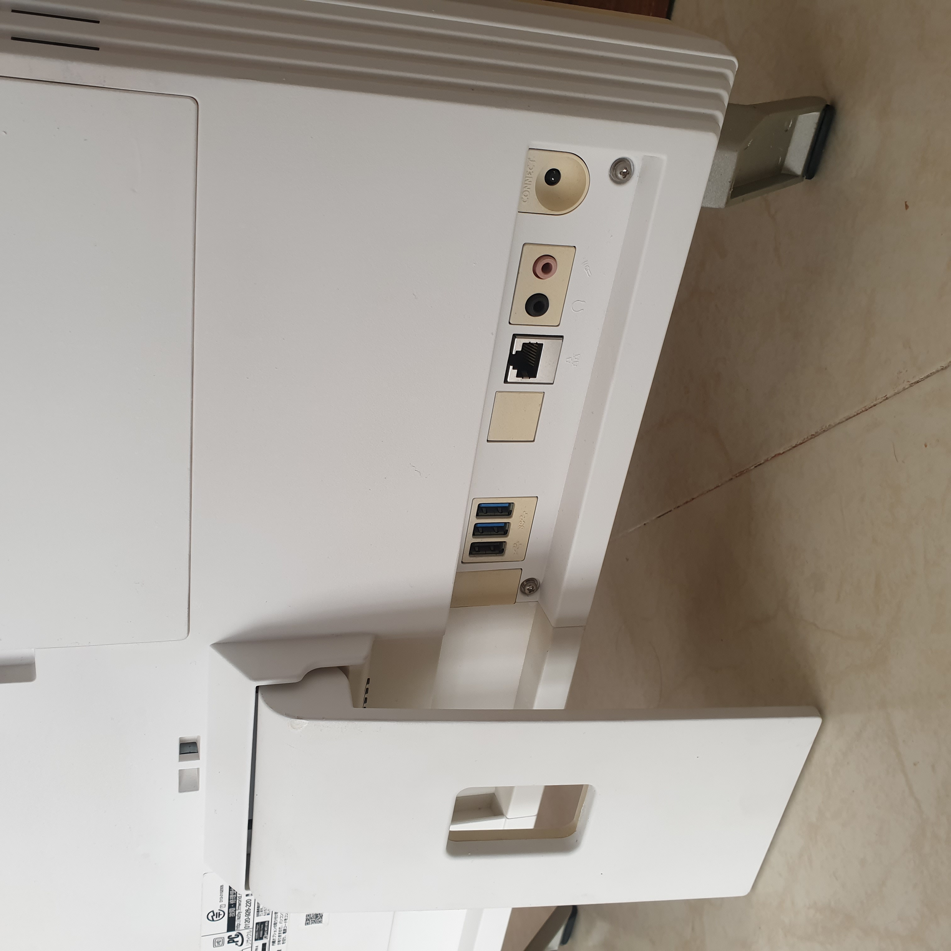 آل این وان خاص، از برند معتبر فوجیتسو، «Fujitsu Esprimo FMVF52MW