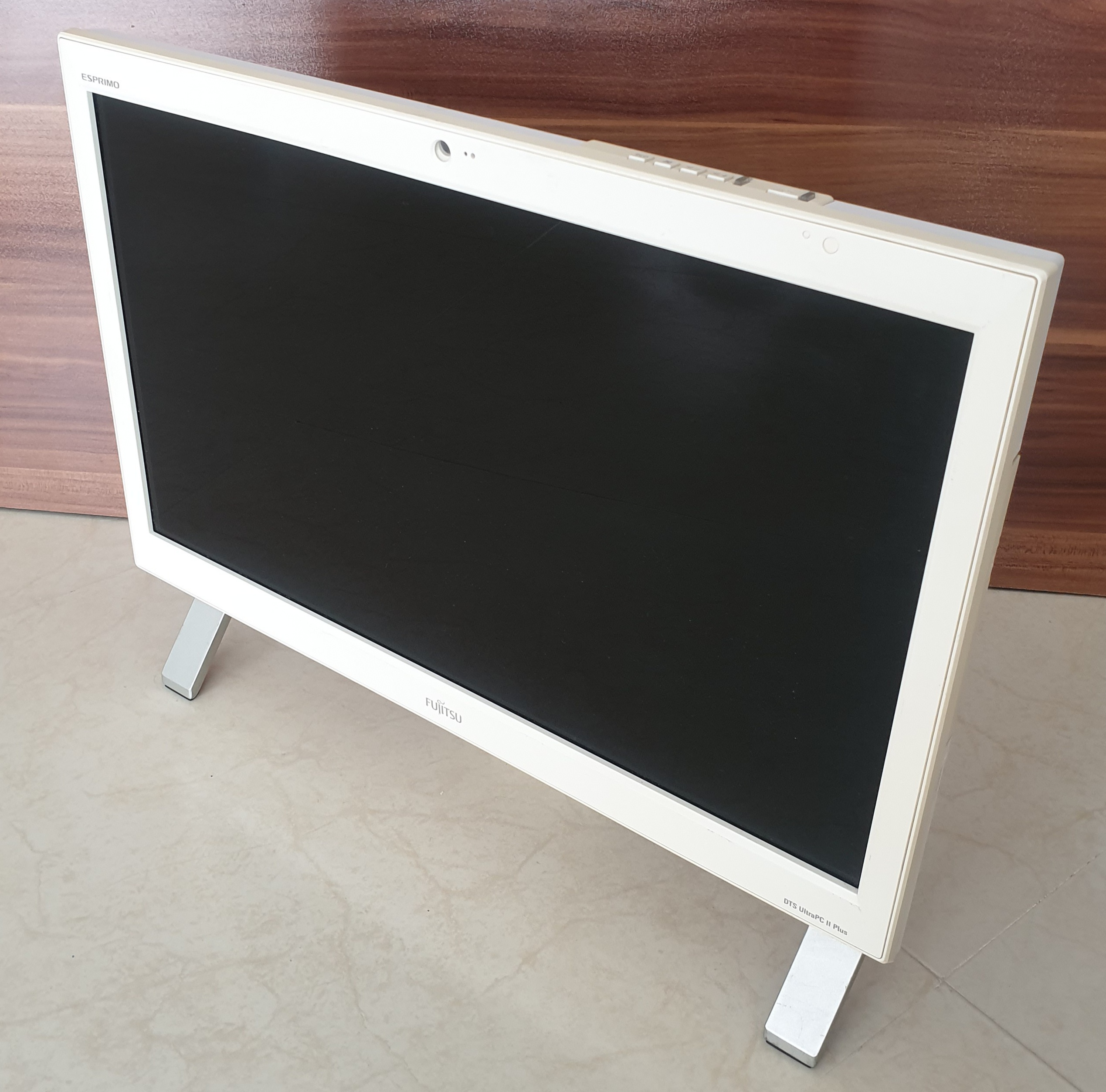 آل این وان خاص، از برند معتبر فوجیتسو، «Fujitsu Esprimo FMVF52MW