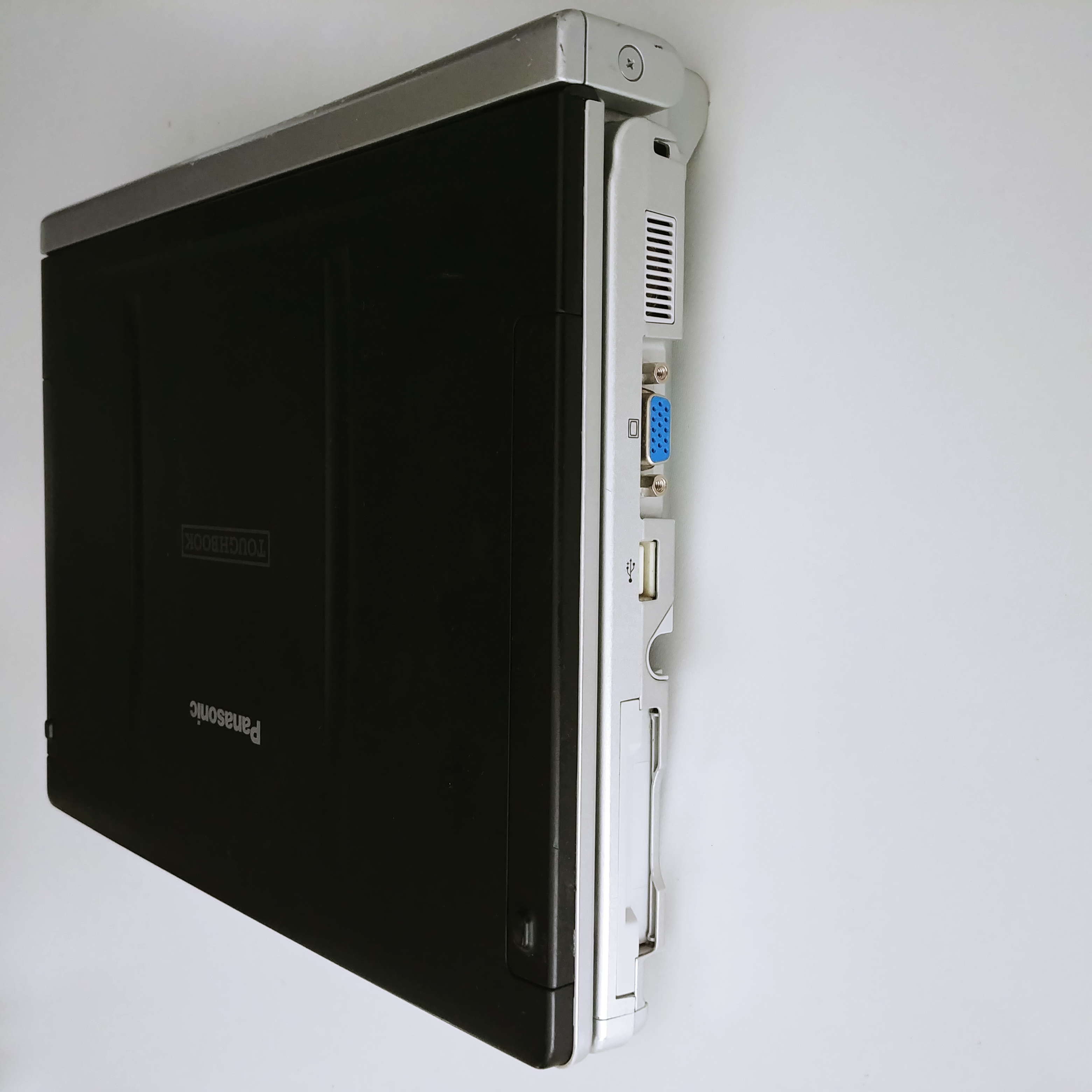 لپ تاپ مقاوم از برند فوق معتبر پاناسونیک   لپ تاپ نظامی پاناسونیک Panasonic Toughbook CF-C1