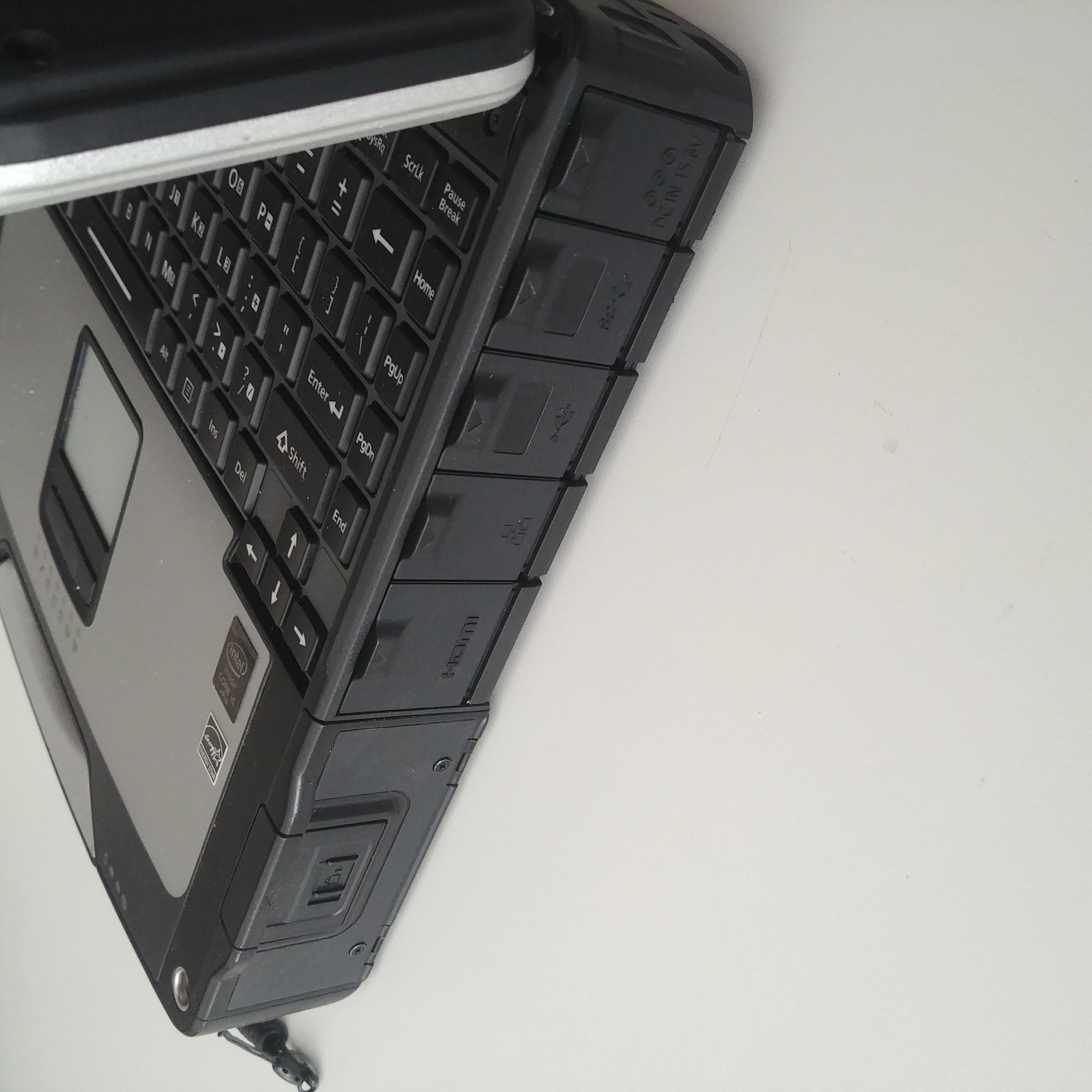 لپ تاپ، تبلت ستبر و نظامی پاناسونیک، تمام ژاپنی  «Panasonic Toughbook C-31»