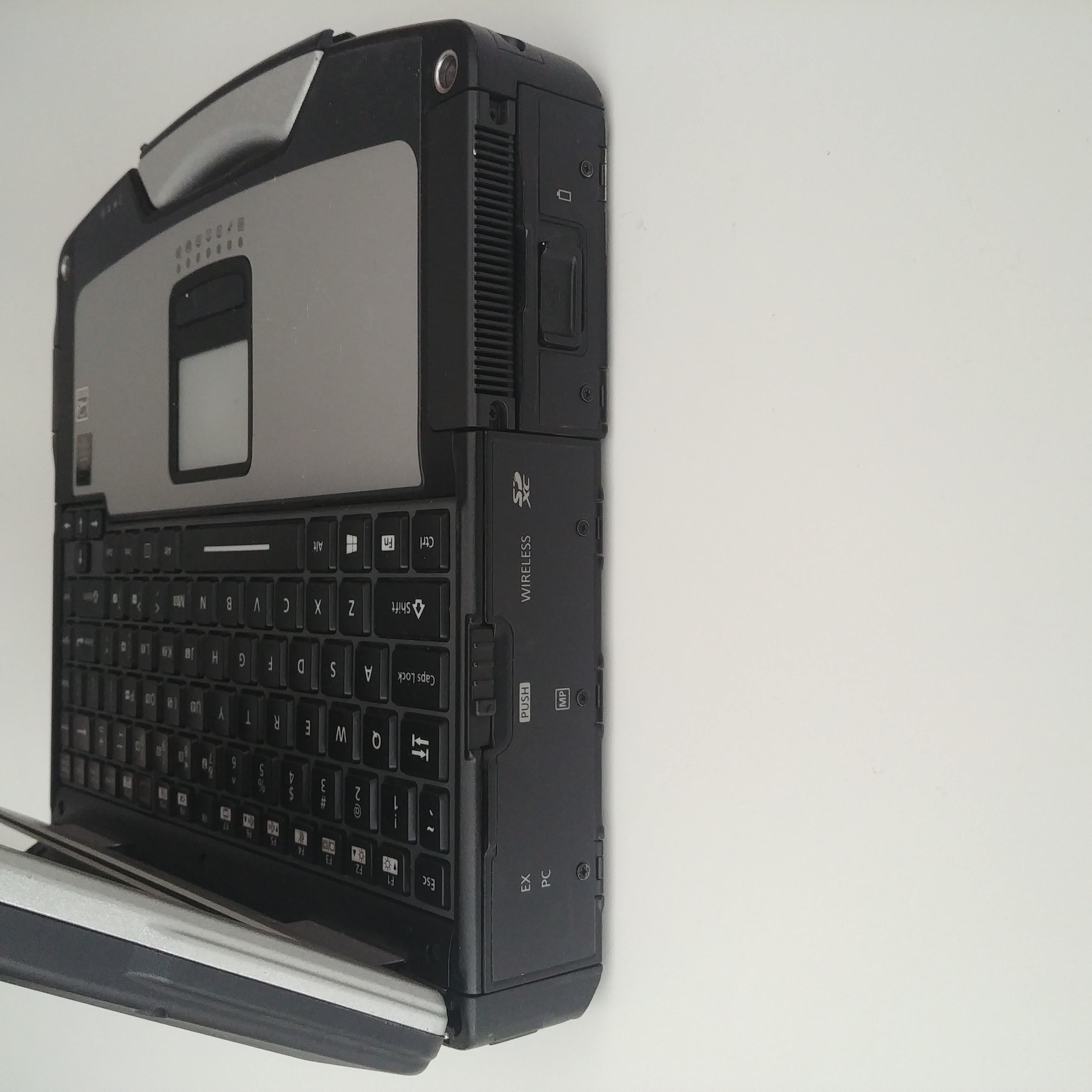 لپ تاپ، تبلت ستبر و نظامی پاناسونیک، تمام ژاپنی  «Panasonic Toughbook C-31»