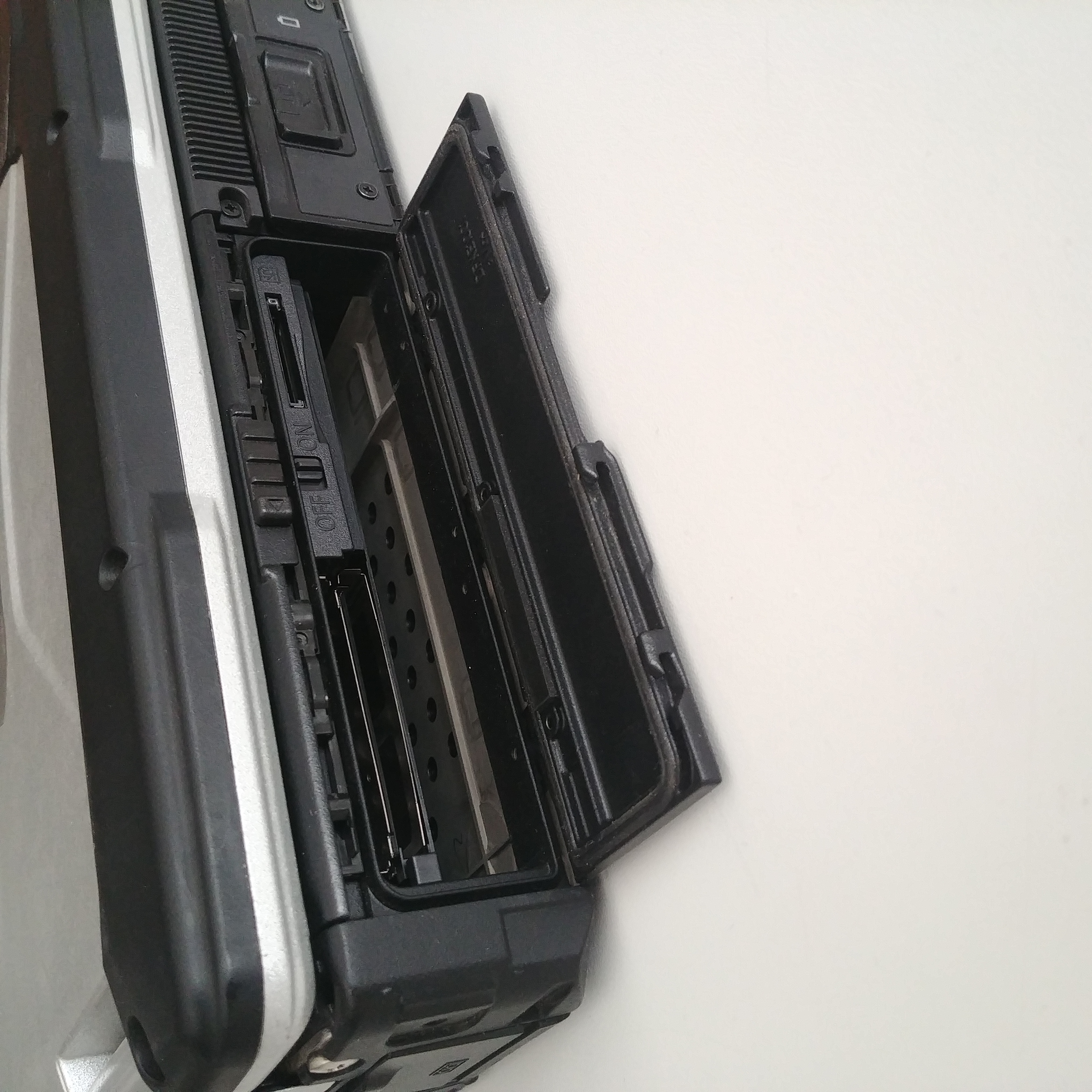 لپ تاپ، تبلت ستبر و نظامی پاناسونیک، تمام ژاپنی  «Panasonic Toughbook C-31»