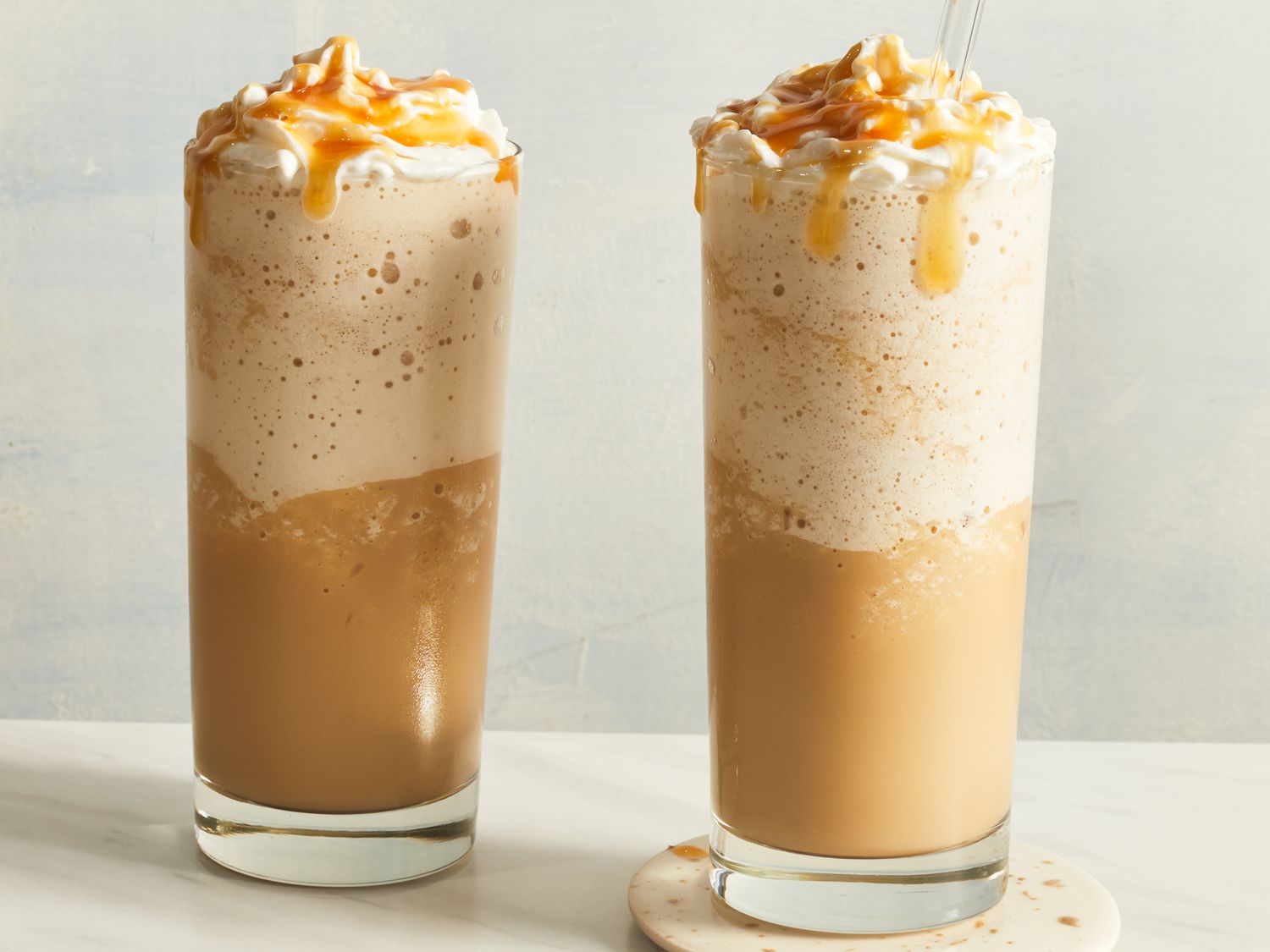[تصویر:  235850-starbucks-caramel-frappuccino-cop...a_fih0.jpg]