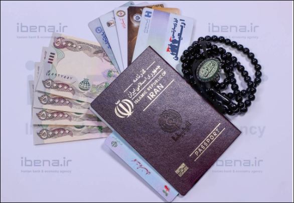 زمان عرضه دینار به زائرین اربعین اعلام شد/ معرفی بانک‌های عامل برای فروش ارز به مسافران عراق