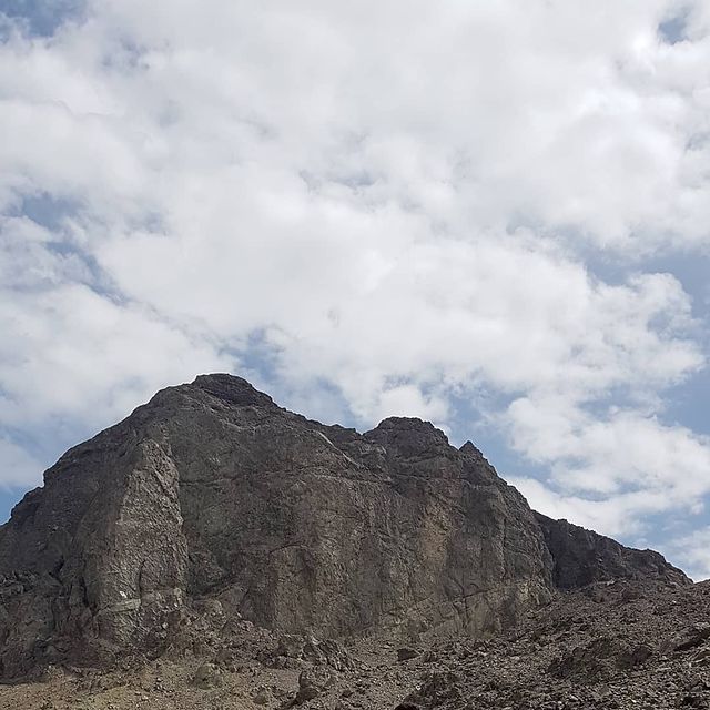 سیاه کوه زردبن یکی از جاذبه های قشنگ بلوچستان