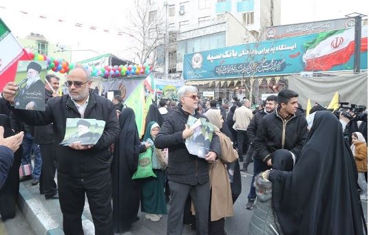 برپایی ایستگاه فرهنگی بانک سپه در مسیر راهپیمایی یوم الله ۲۲ بهمن برپایی ایستگاه فرهنگی بانک سپه در مسیر راهپیمایی یوم الله ۲۲ بهمن