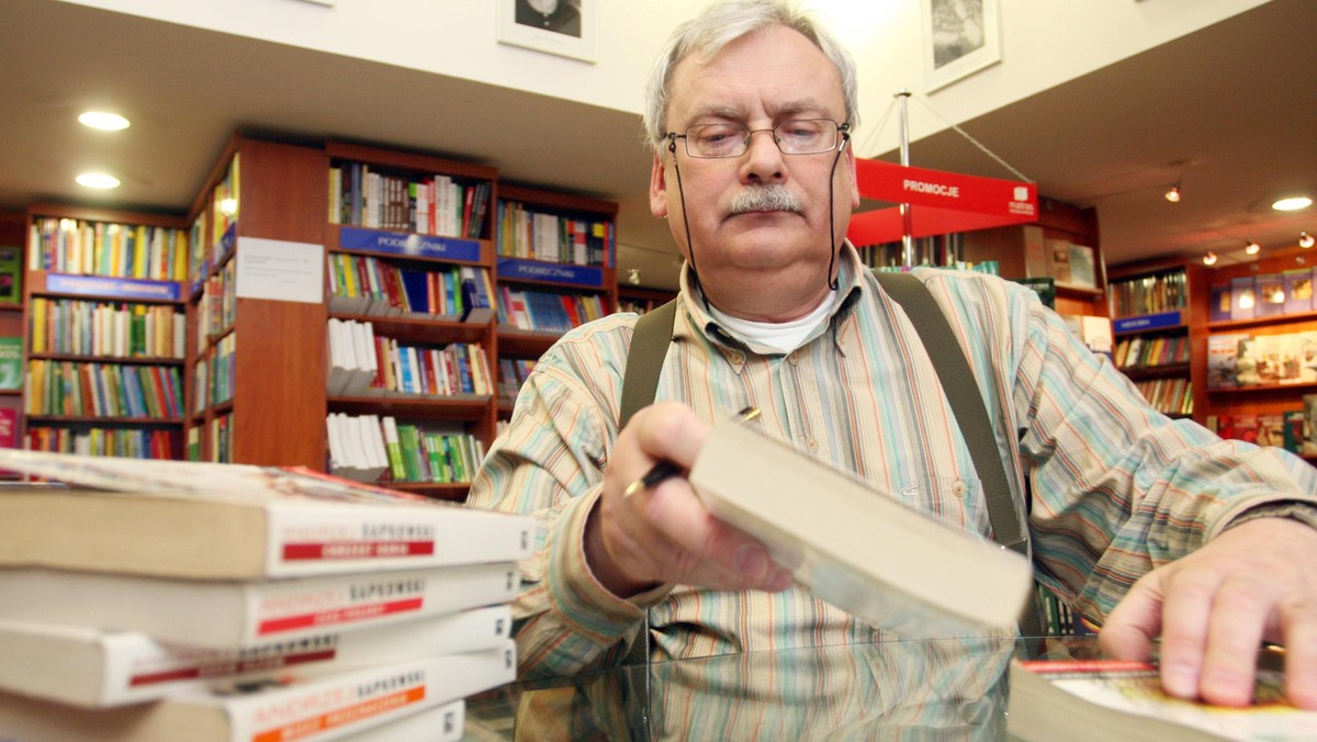 دانلود کتاب Crossroads of Ravens نوشته آندژی ساپکوفسکی