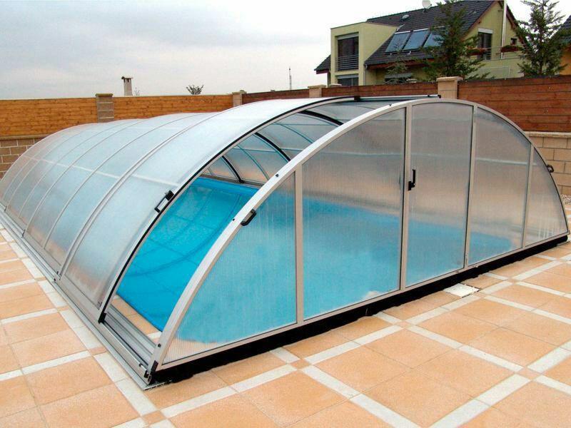 سقف شیشه ای استخر