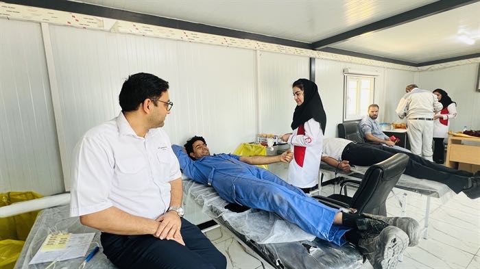 با حضور سازمان انتقال خون، کارکنان شرکت پتروشیمی پارس خون خود را اهدا کردند