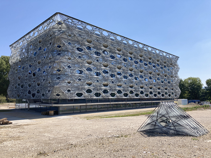 مقاله:مصالح جدید و پیشرفته و تاثیر آن‌ها بر معماری معاصر(با ترجمه انگلیسی)