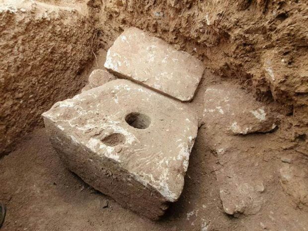 آثاری تاریخی در روستای قباق تپه کوزران کرمانشاه کشف شد