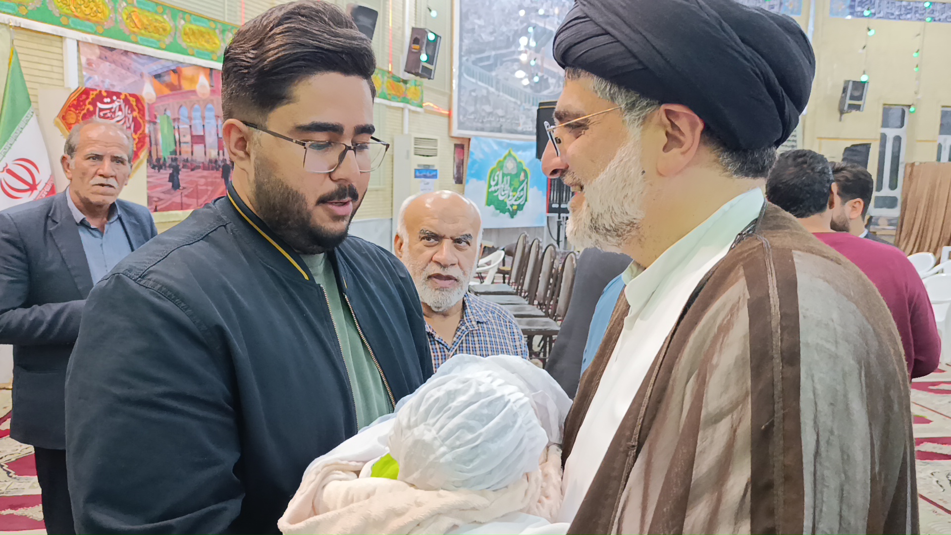 سیدعلی آیت اللهی، جشن ولادت اباصالح المهدی، امام زمان، مسجد صاحب الزمان جهرم، اذان و اقامه در گوش نوزاد