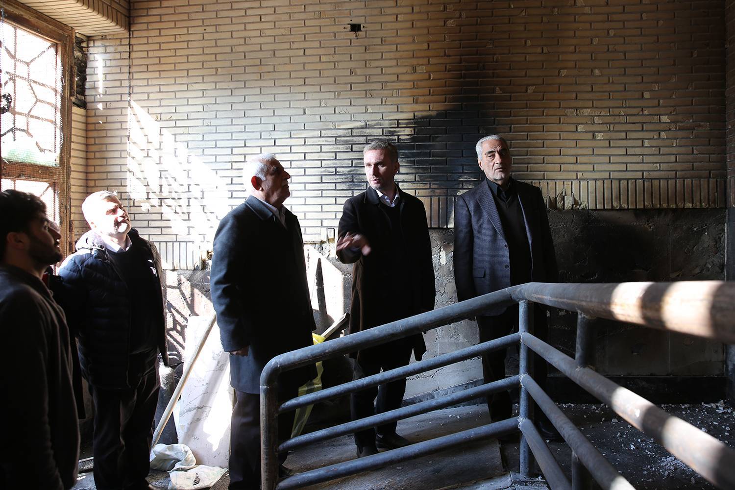 بازدید شهردار منطقه ۵ از مساجد آسیب‌دیده پونک و اباذر