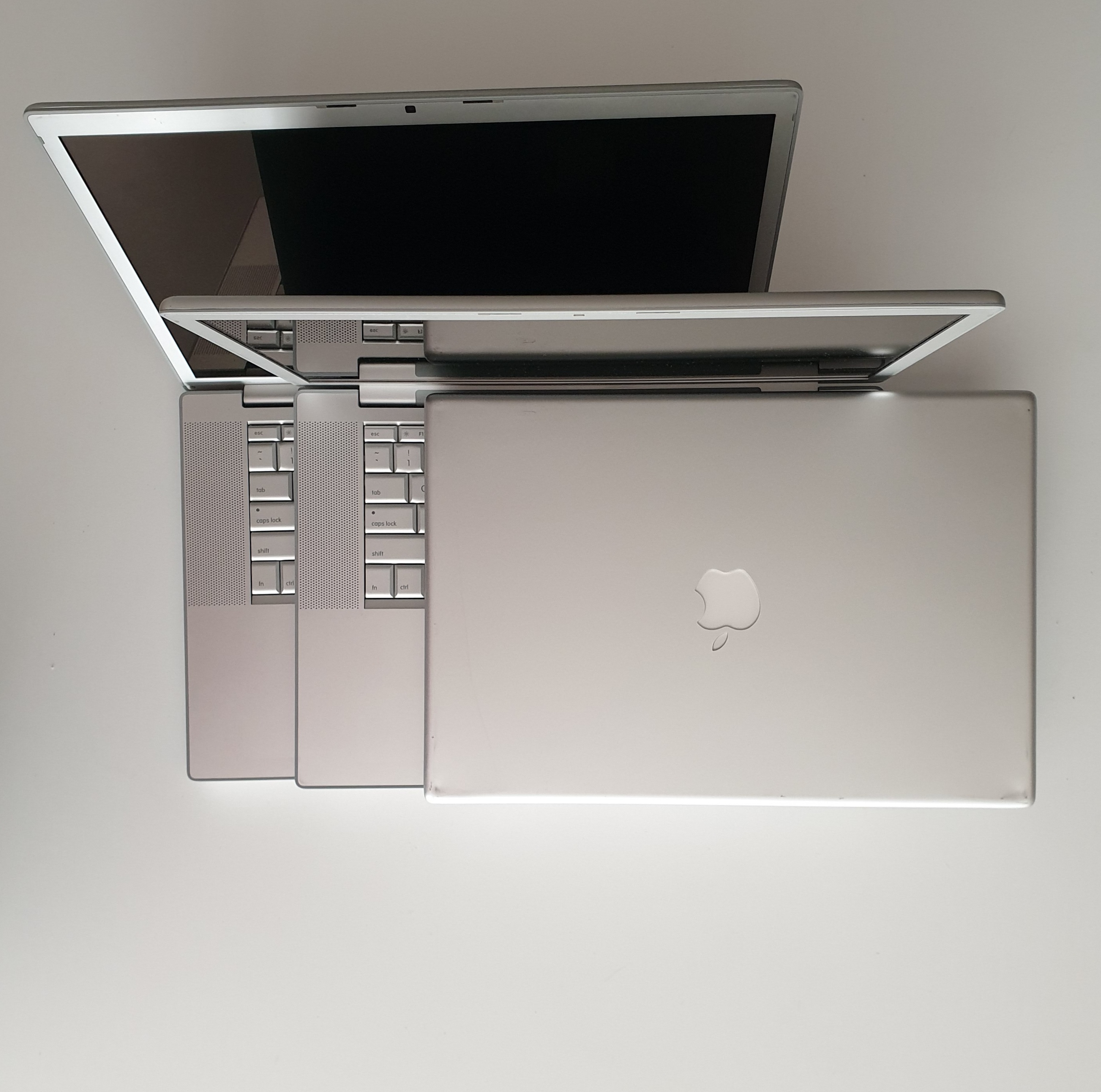 LAPTOP APPLE MACBOOK لپ تاپ اپل مک بوک آلومینومی