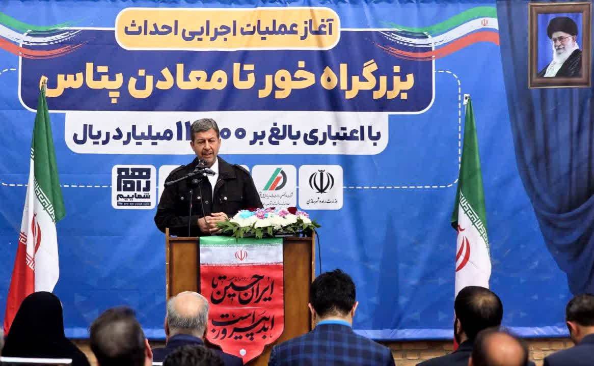 آغاز اجرای ۱۳۰ کیلومتر طرح راهسازی در خور و بیابانک با اعتبار بیش از ۵ همت