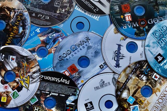 خرید فیزیکی بازی کامپیوتری