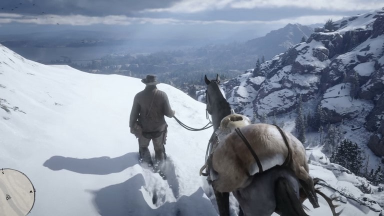 آرتور مورگان با شکار گوزن روی اسب در منطقه برفی کوهستانی