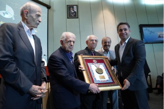 حسن عمیدی مدال روابط عمومی کشور را دریافت کرد