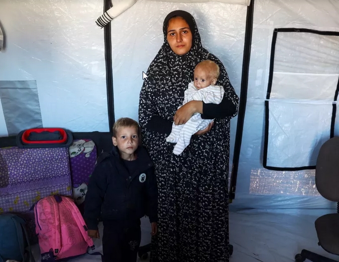 تجاوز اسرائیل به غزه،کشتار زنان و کودکان،چادرهای آوارگی، نوزاد فلسطینی