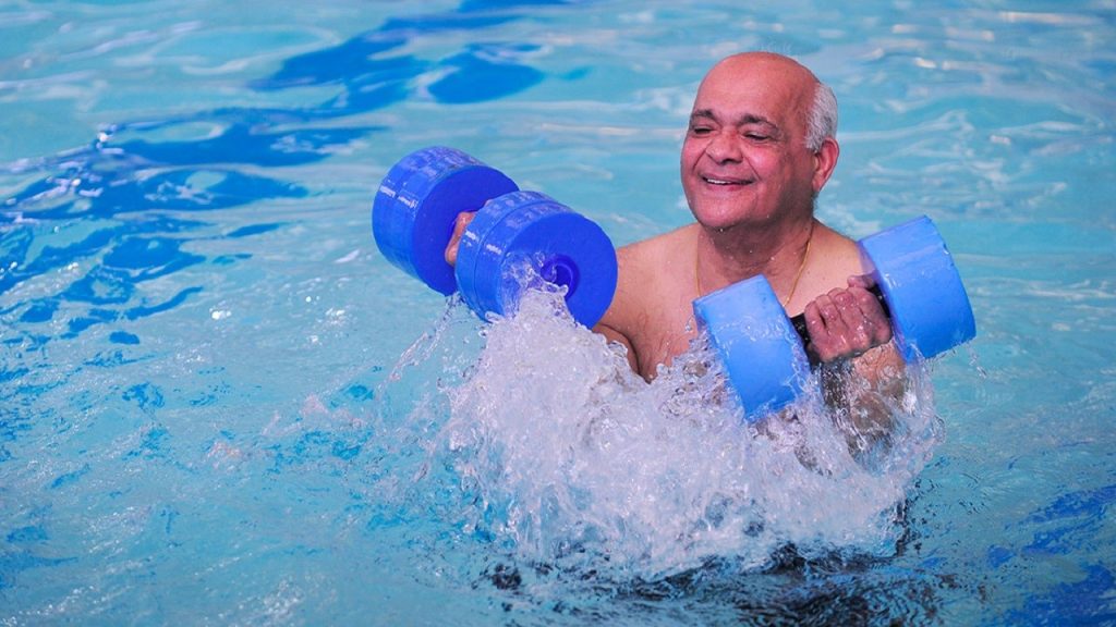 آب درمانی سالمندان