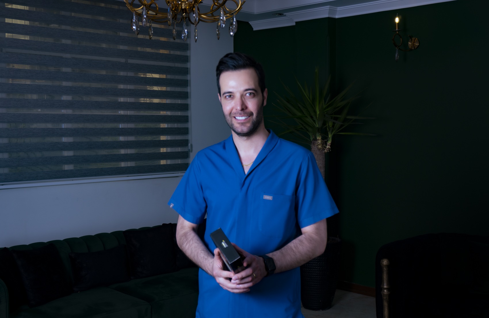 مشاوره رایگان کاشت مو با روش سیستم فولیکولار توسط دکتر دلیر