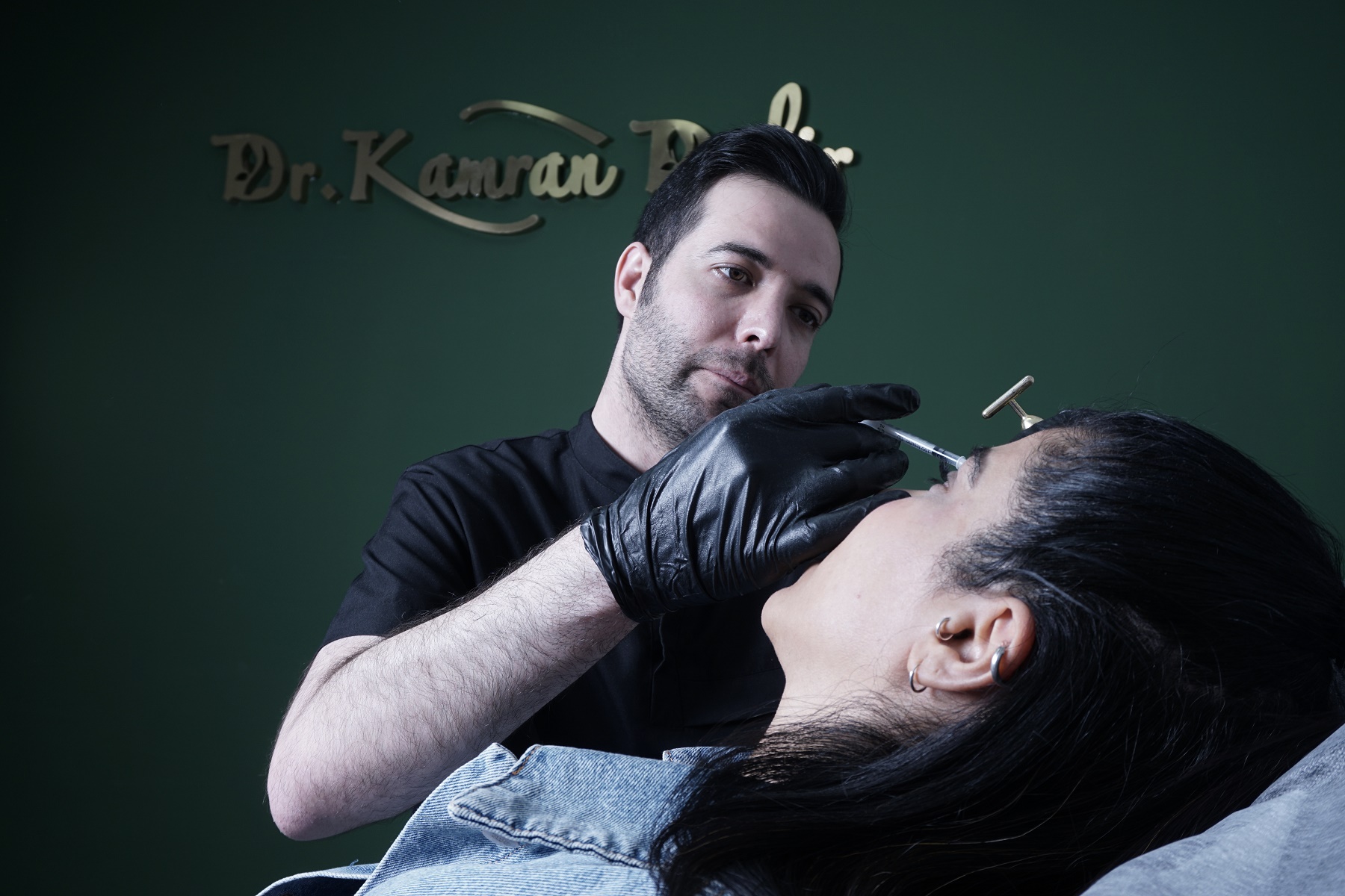 مشاوره رایگان کاشت مو با روش پیوند مو توسط دکتر دلیر